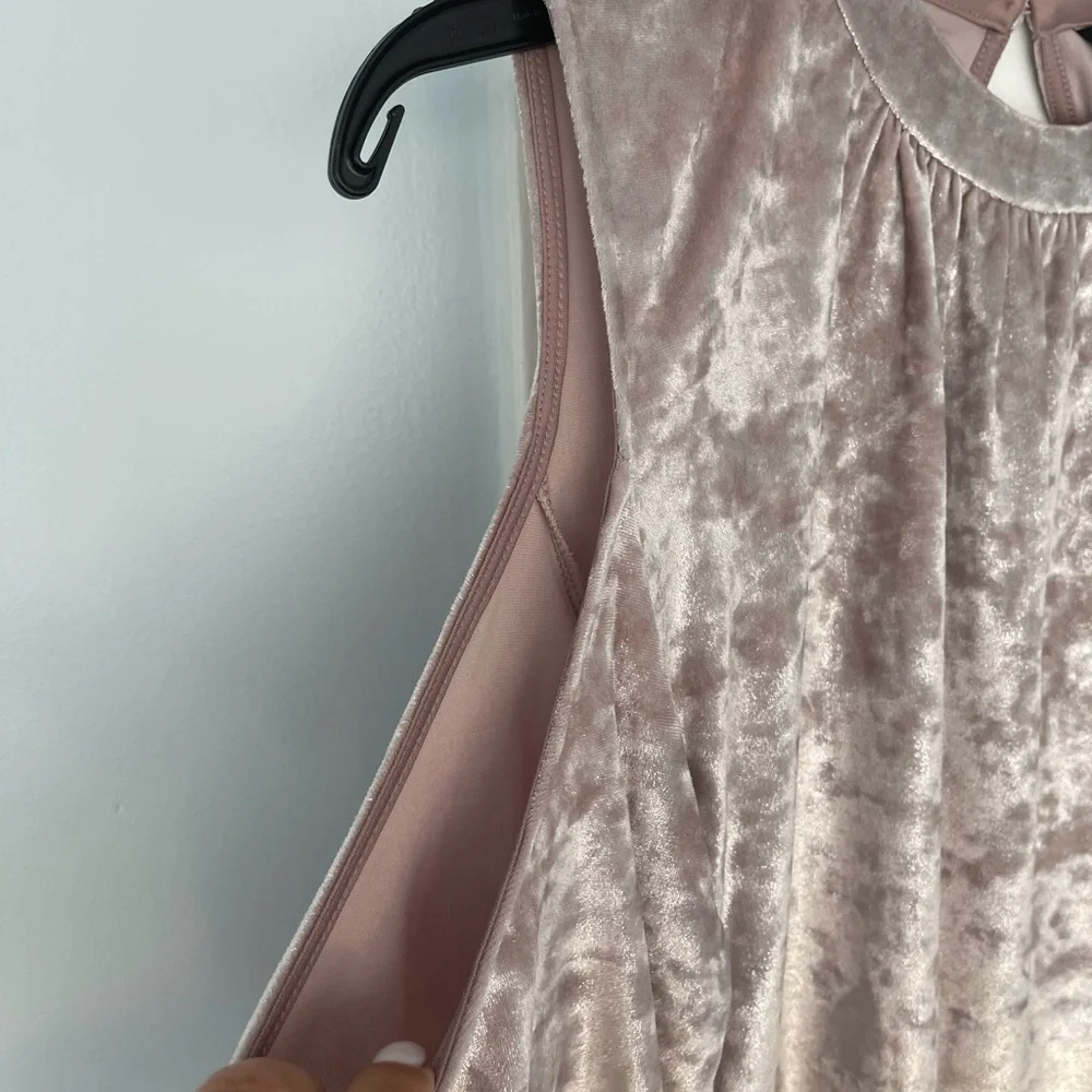 Express Crushed Velvet Cold Shoulder Dress - Picture 5 of 9